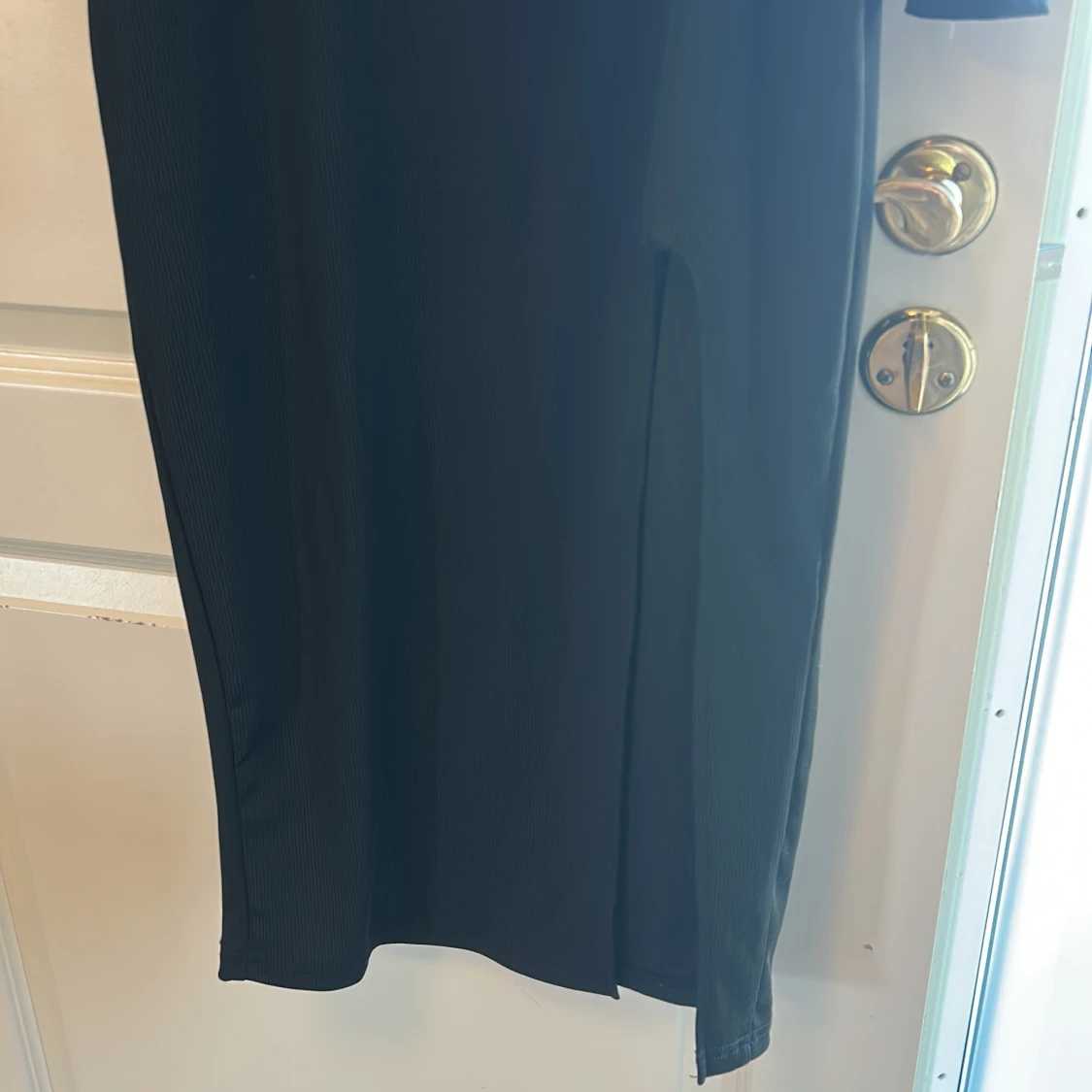 Svart ribbad långklänning - 1