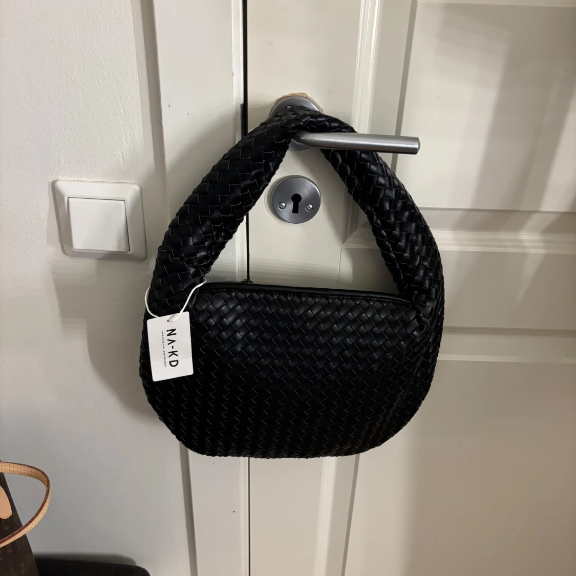 Svart axelväska från NA-KD - 1