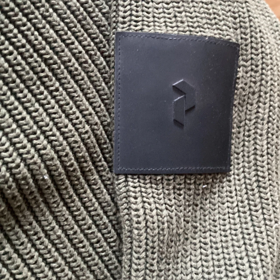 Olivgrön stickad tröja från Peak Performance - 3