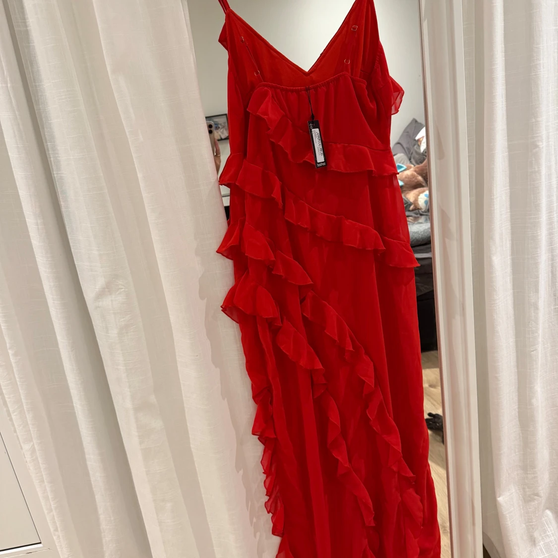 Röd långklänning med volanger - 1