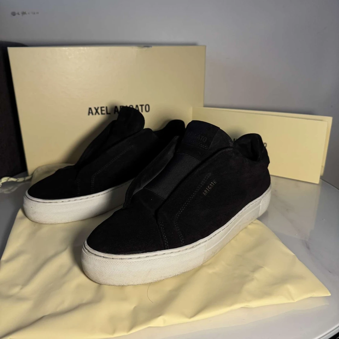 Svarta sneakers axel arigato - 1