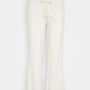 Beiga Roxy linnebyxor  - Säljer då jag köpte fel storlek 