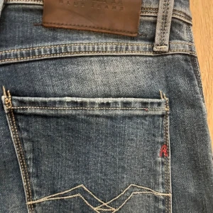Replay jeans - Säljer dessa riktigt snygga Replay jeans i storlek 30/34 i riktigt bra skick hör av er vid frågor eller funderingar!