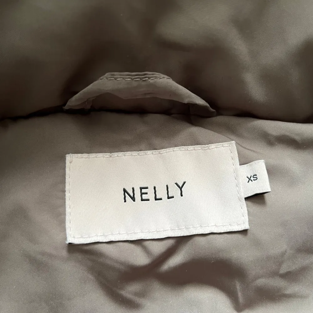 Säljer min vinterjacka från Nelly i storlek xs för att den inte kommer till användning. Använd flera gånger men har inga defekter. Skriv om du har frågor💕. Takit.