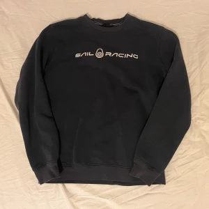 mörkblå sailracing sweatshirt - mörkblå sail racing sweatshirt, oversized