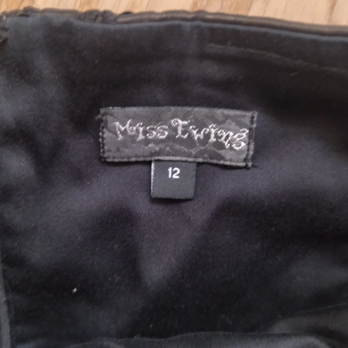 Svart axelbandslös klänning från Miss Etam - 1