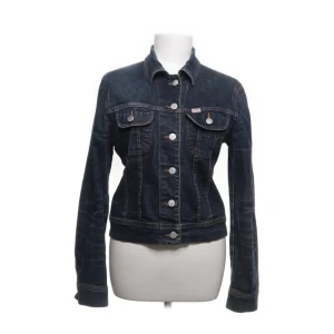 Jeansjacka  - Mörkblå jacka älskar
