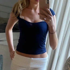 Romance shape top - Romance shape top från nelly i xs