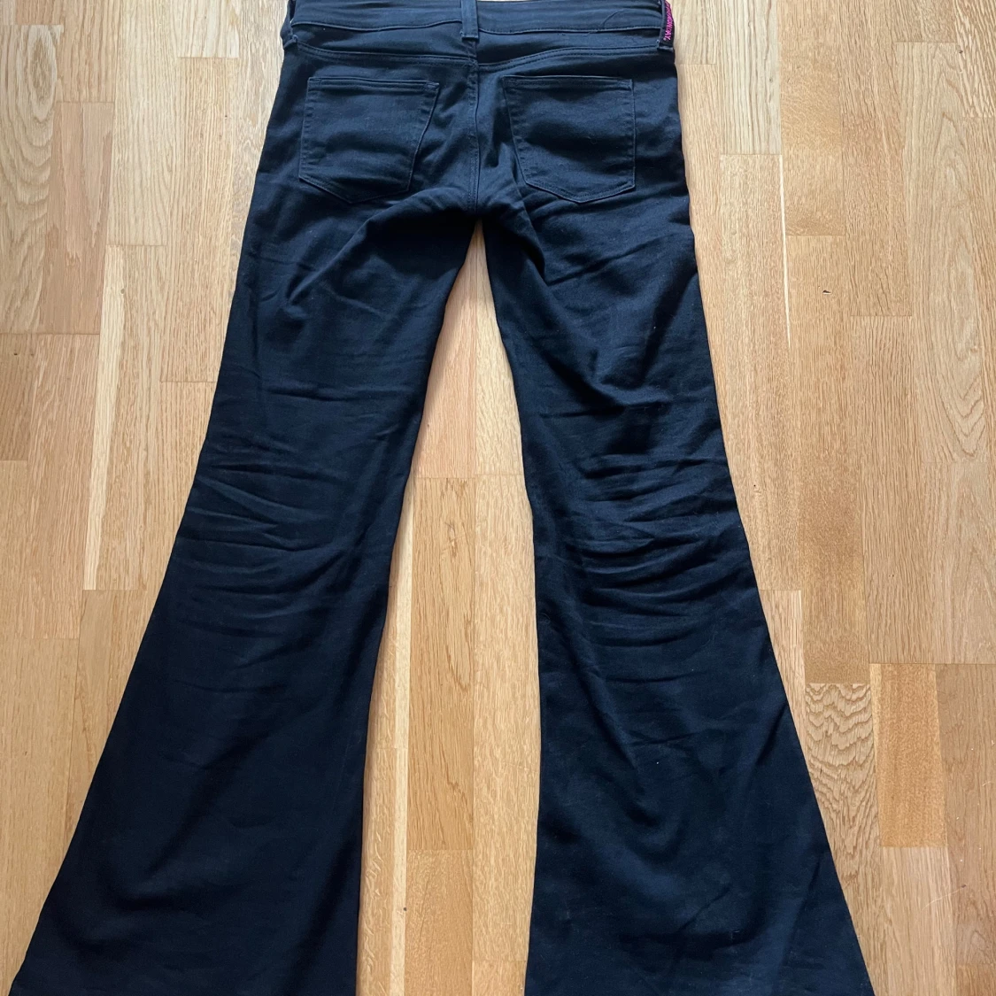 Svarta Flare jeans  - 1