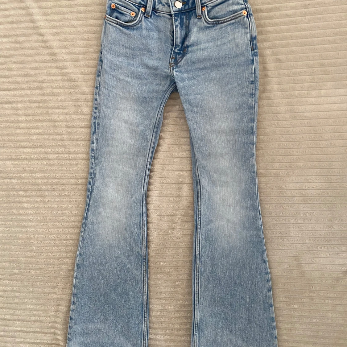 Blå bootcut jeans - 2