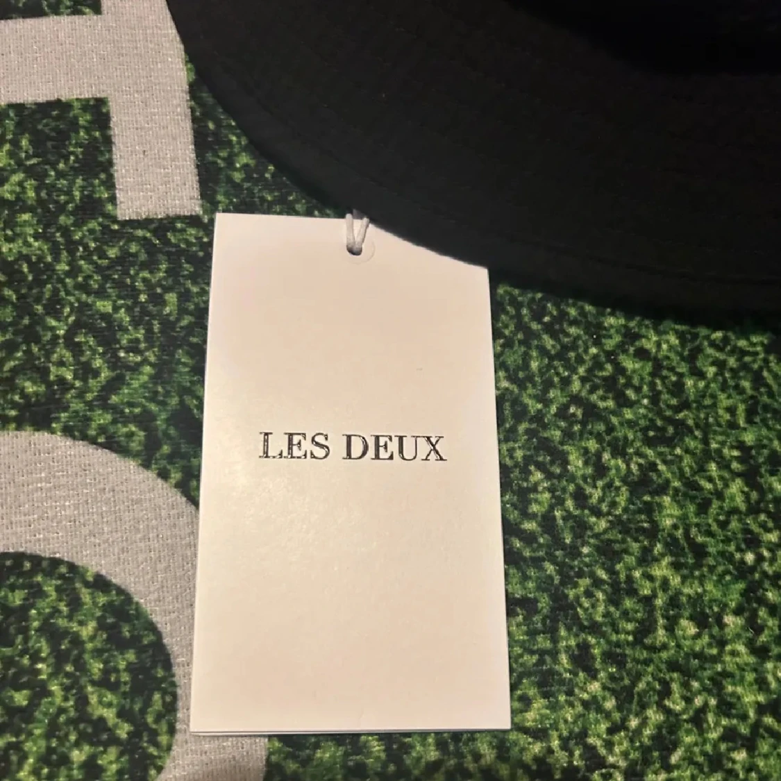 Svart hatt från Les Deux - 1