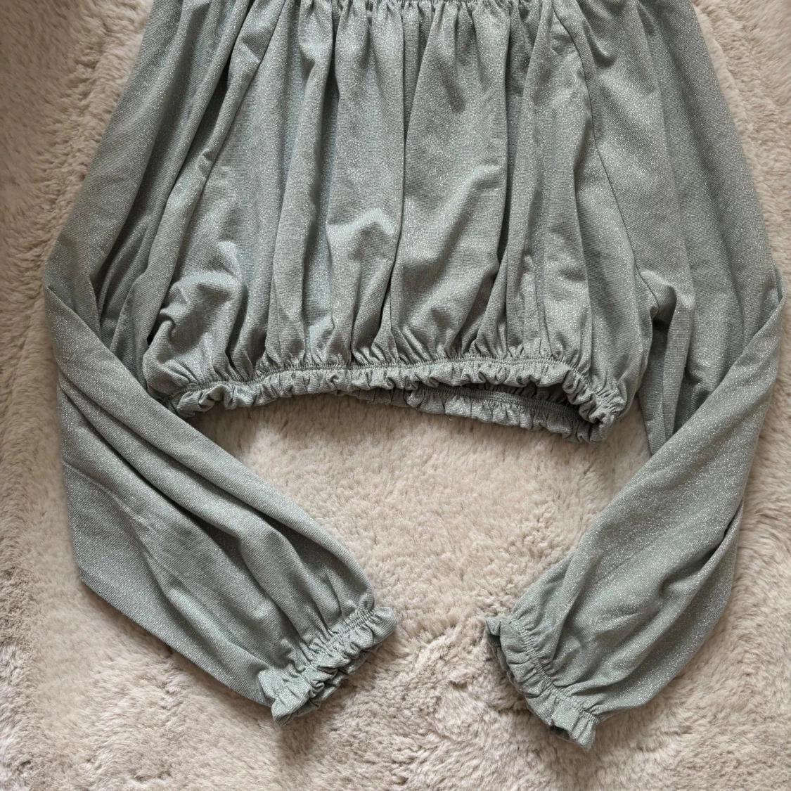 Grön blus med långa ärmar