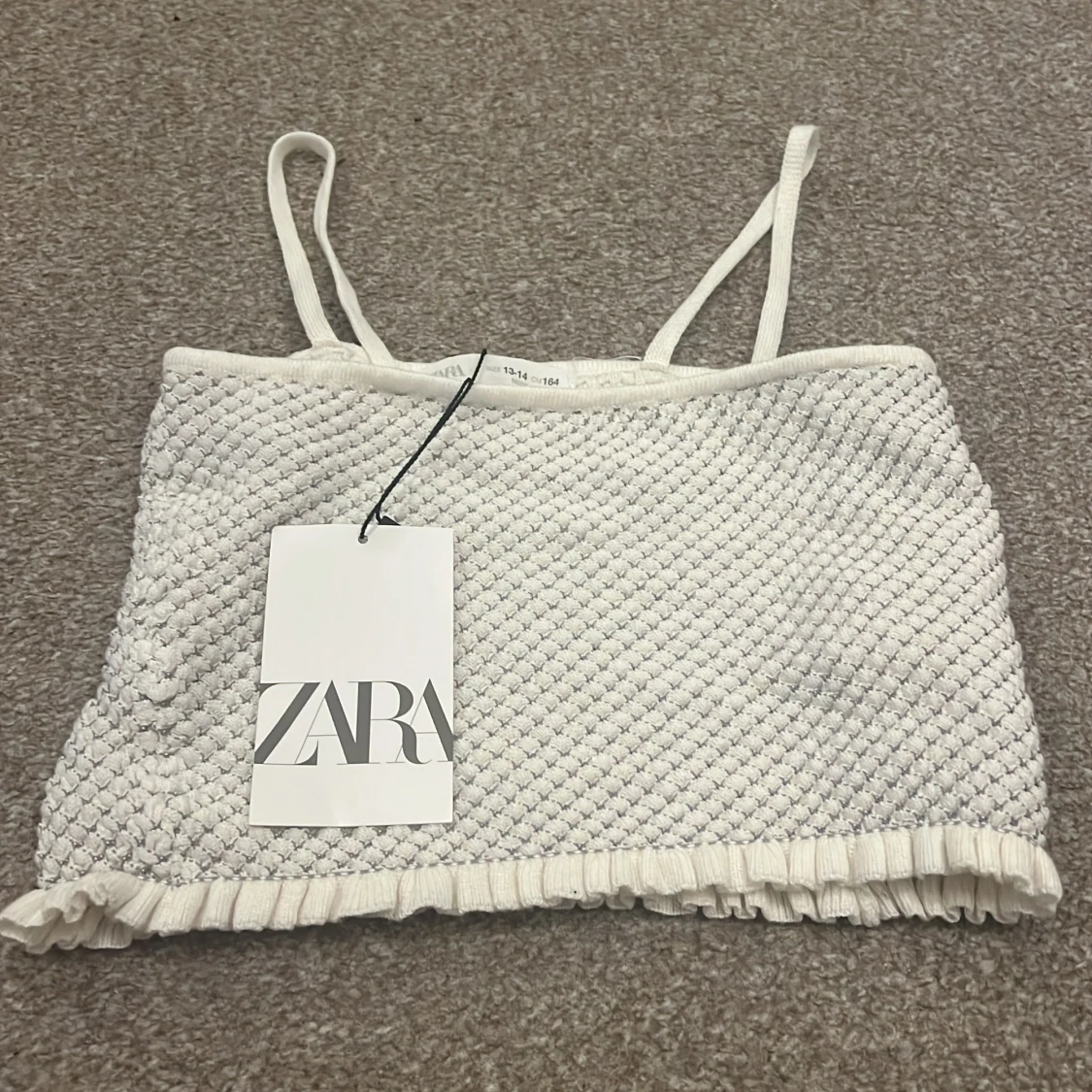 Vit ribbad linnetopp från Zara