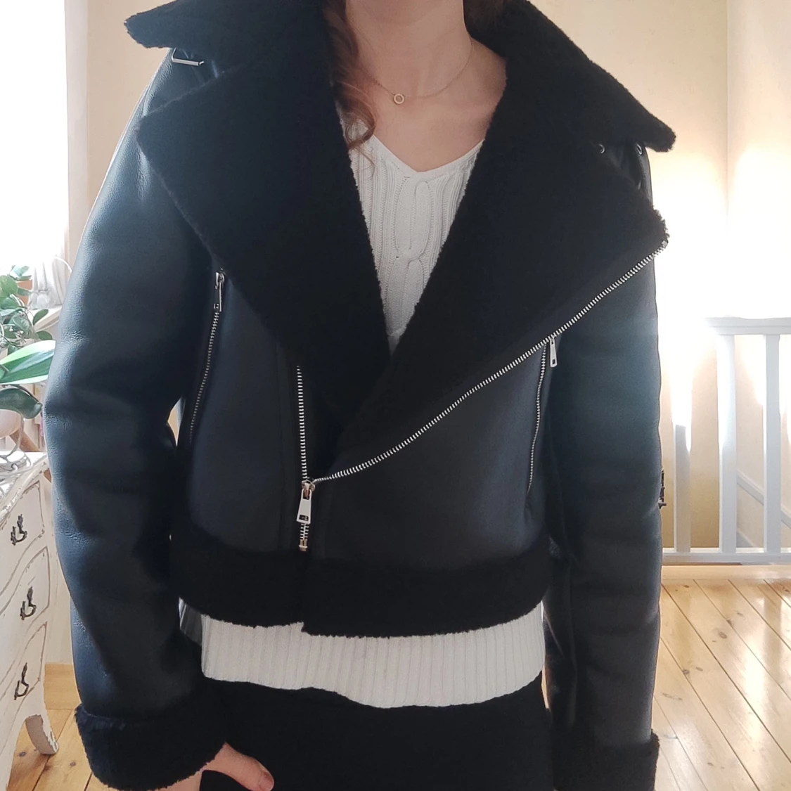 Svart skinnjacka med teddyfoder - 1