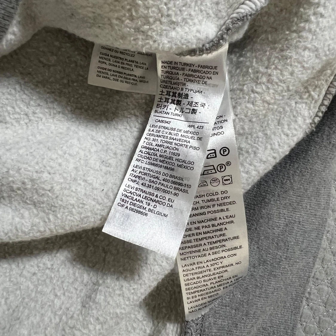 Grå hoodie från Levi's - 3