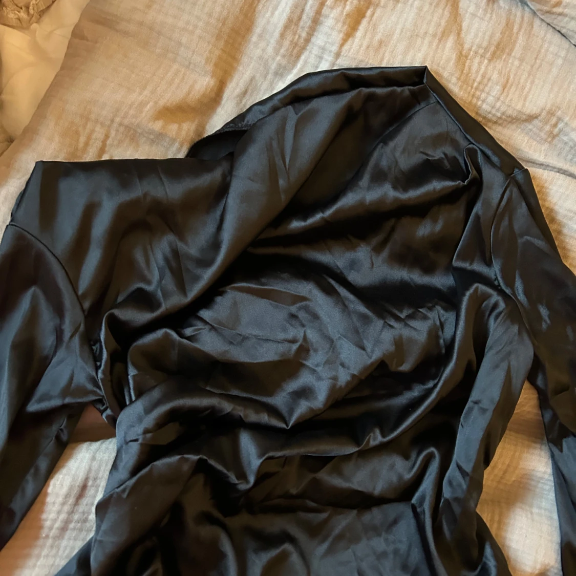 Sjukt snygg silkes tröja - 1