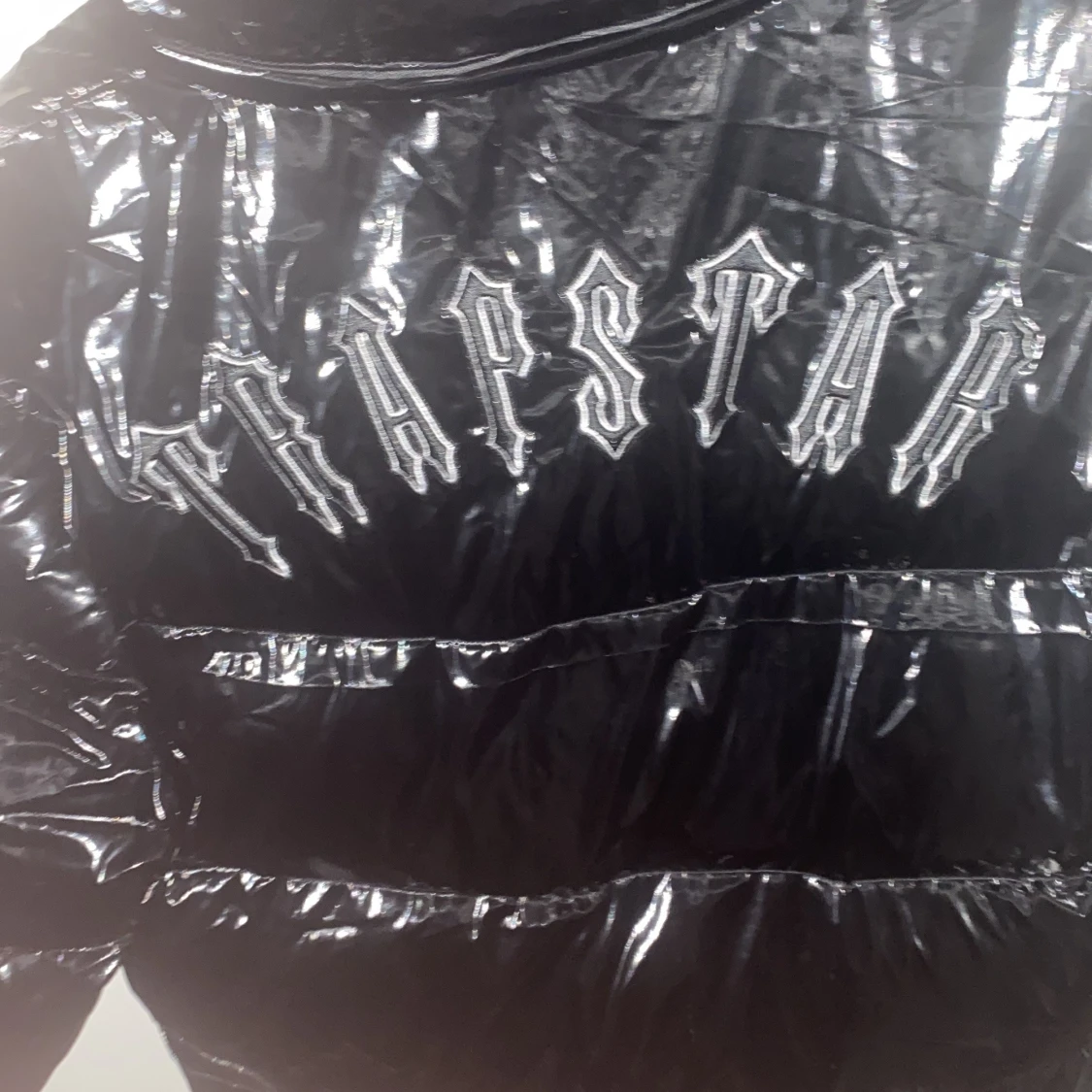 Svart pufferjacka från Trapstar kvitto finns - 4