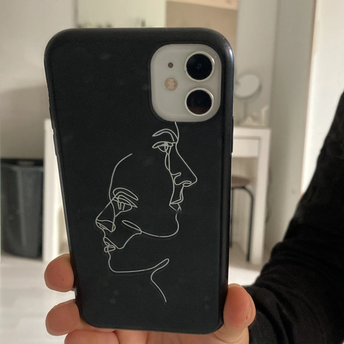 Svart mobilskal med konstnärligt motiv - 4