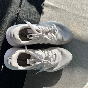 Adidas skor - Fina adidas skor skriv vid fler frågor/bilder