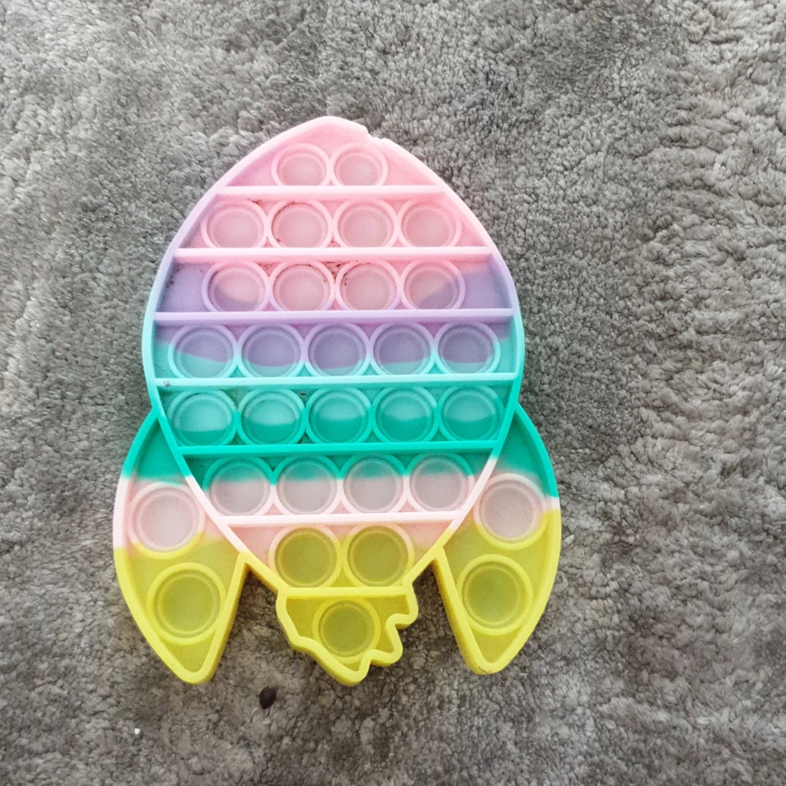 En raket poppit i massa färger - 1