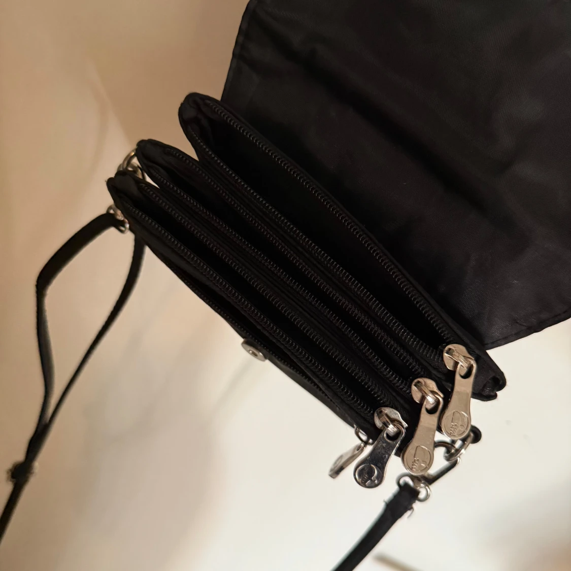 Svart axelväska från Puccini - 2