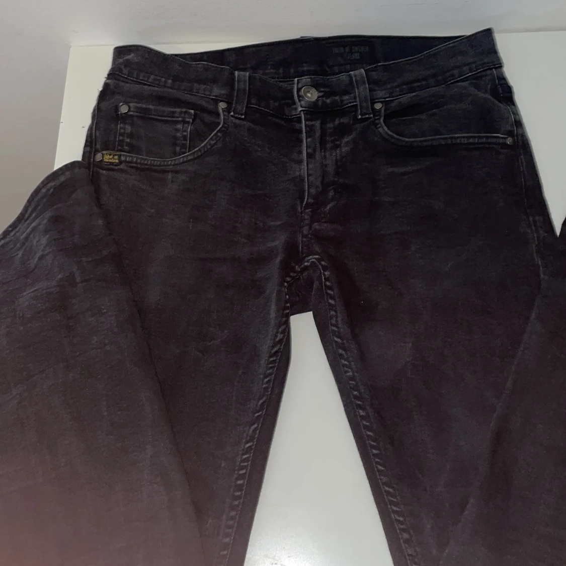 Svarta slim jeans 31/30 från tiger of sweden
