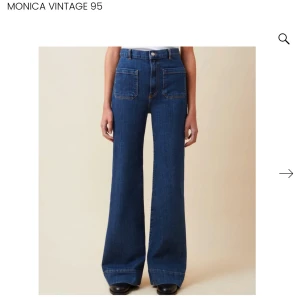 Monica Vintage 95 wide jeans från Jeanerica - Snygga blå jeans från Jeanerica, modellen Monica Vintage 95. 