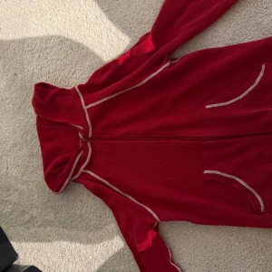 Röd hoodie från Jones New York Sport - Köpt på vintage affär i usa 