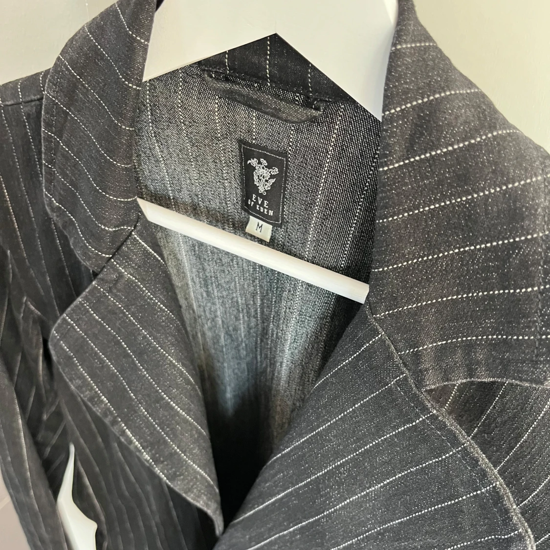 Kavaj i jeanstyg, gråsvart med vita ränder Eve of Eden - 1