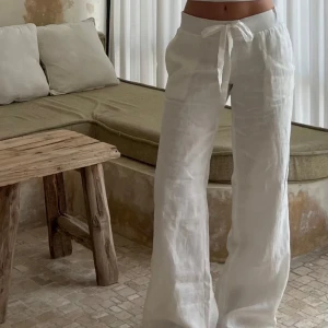 Linnebyxor Alobha - Snygga linnebyxor från Alobha, säljer då jag har ett par till och känner att jag ej får användning av dessa. Helt nya endast testade❤️