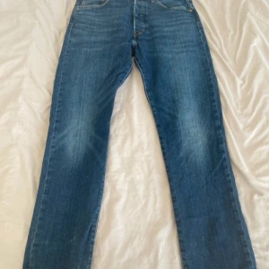 Levis 501 jeans  - Använd några gånger, ej någon skada. Skriv vid bilder och frågor. 