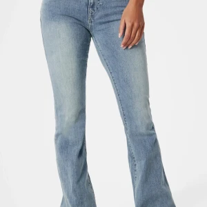 True religion jeans - Säljer mina fina true religion jeans i modellen Becca. De är i jättefint skick men säljs då de inte används längre💕