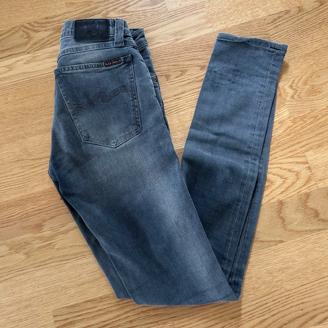 Gråa jeans från Nudie jeans