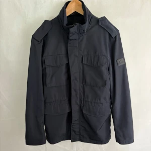 J.lindberg field jacket  - topp skick! Modellen är 185 och bär S