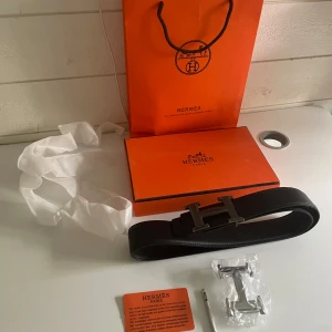 He3mes Svart skärp 90cm - He3mes skärp bra skick svart kom med bud 