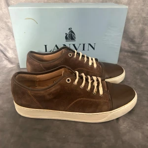 Lanvin toecap sneaker - Mycket fint skick | Size  uk 9 passae 43/44 | Följare får 100 kr rabbat | fraktar spårbart inom 24 timmar med PostNord eller instabox | inget og medföljer 