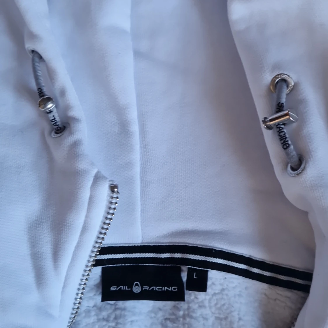 Vit hoodie från Sail Racing - 4