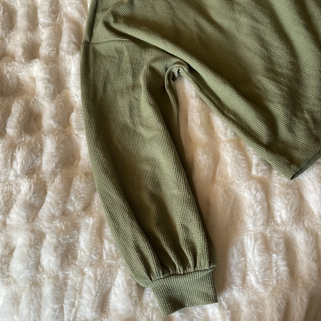 Olivgrön ribbad tröja från Vero Moda - 2