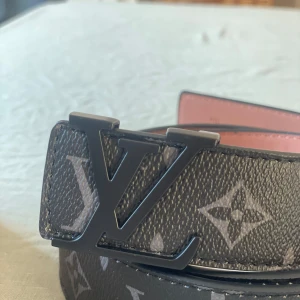 Sprillans nytt bälte ute för endast 379!!! - Nytt lyxigt svart bälte säljes tveka ej på att höra av dig🤩