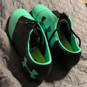 Fotbollsskor som ja använt 1 gång - Har bara använt dessa 1 gång jätte bra skick vill ba bli av med