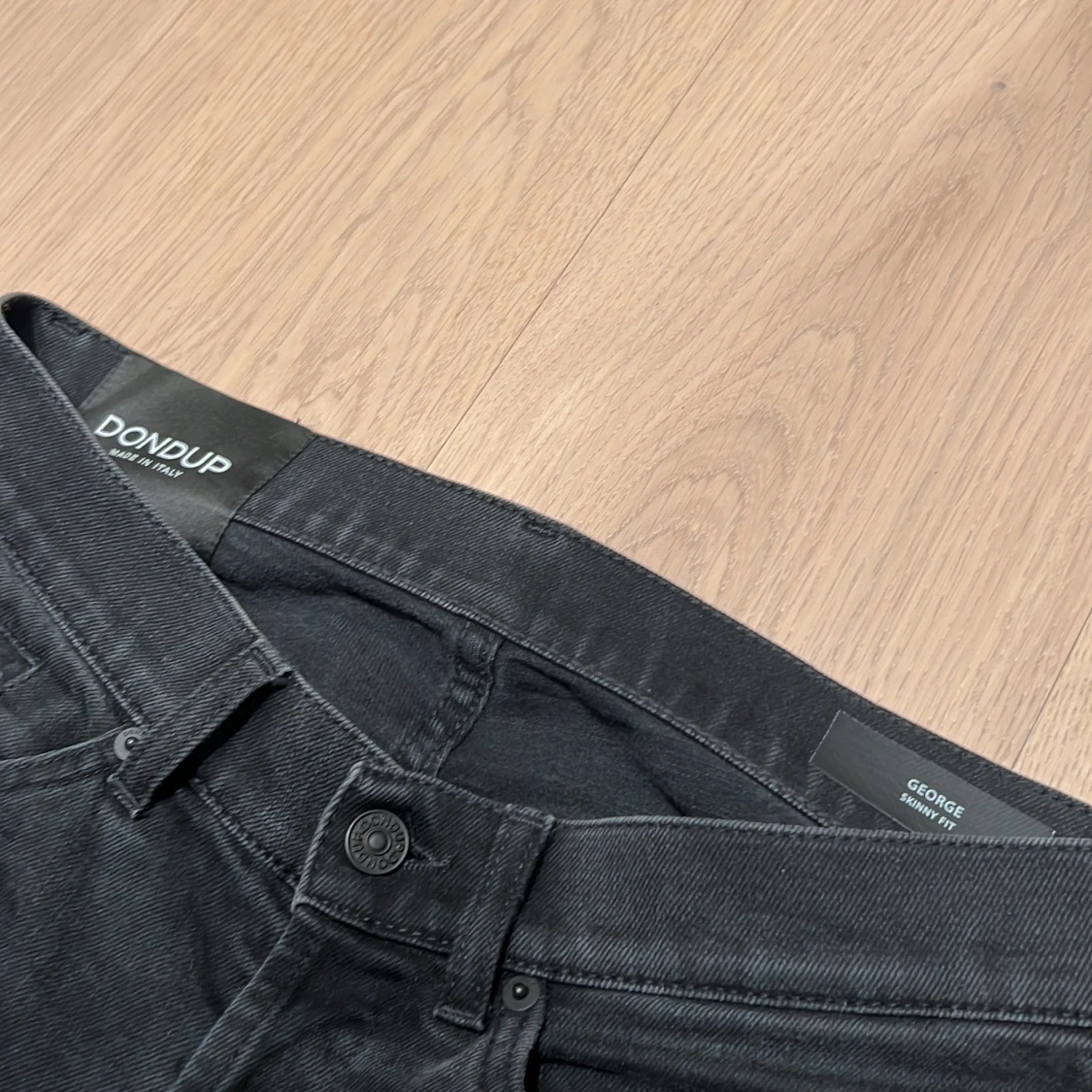 Svarta jeans från Dondup - 1