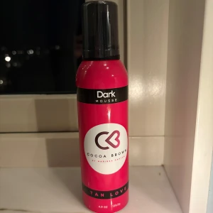 Cocoa Brown brun utan sol - Säljer denna Cocoa Brown Dark Mousse som är en brun-utan-sol mousse som ger en djup och naturlig solbränna. Perfekt för att få en solkysst look året runt. Aldrig använd!