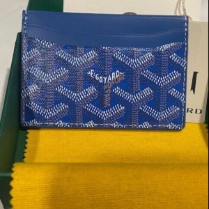 Korthållare - Korthållare - Nyskick - Färg: Royal Blue - Mitt pris: 549kr - hör av dig vid funderingar 💫