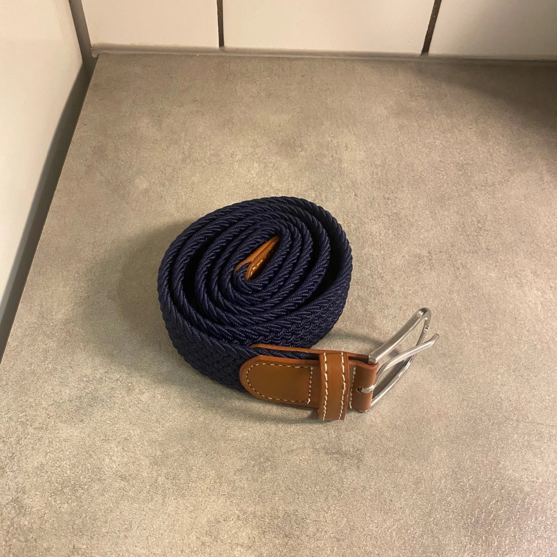 Marinblått flätat bälte - 1