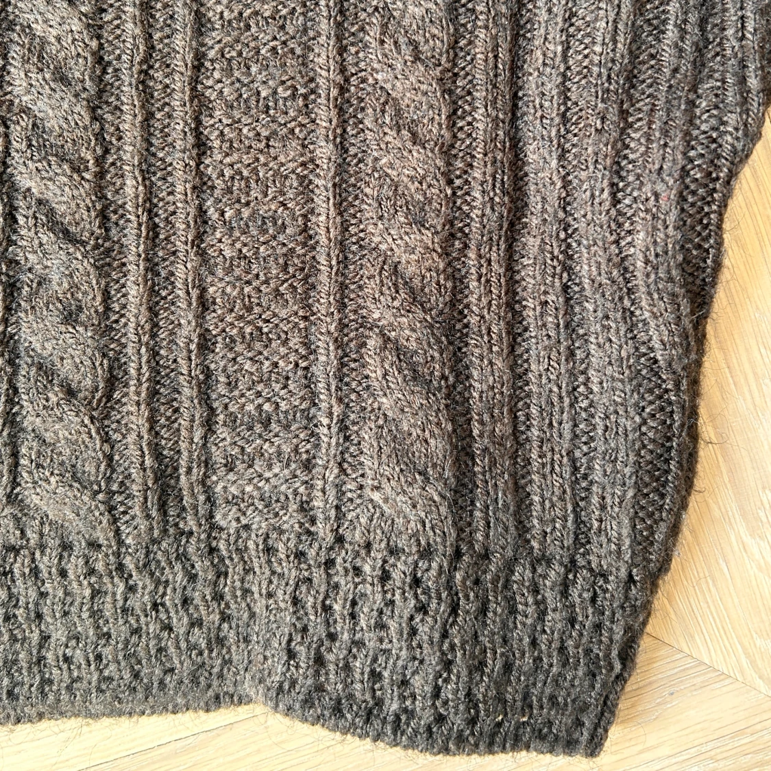 Brun stickad tröja - 4