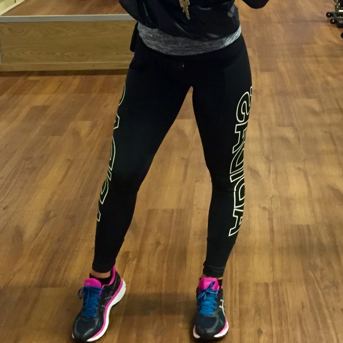 Svarta träningsbyxor från Adidas