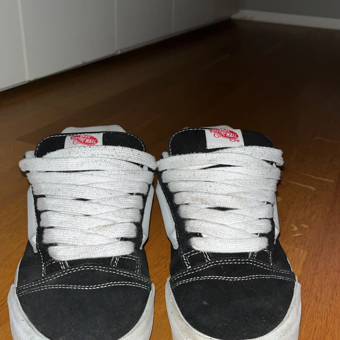 Svarta och vita sneakers från Vans - 1