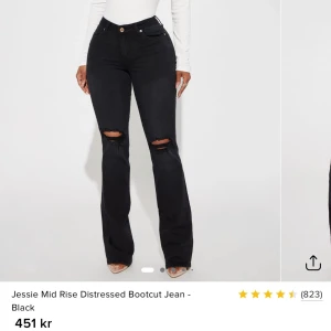 Fashion Nova Jeans  - Jessie mid rise jeans från fashion nova! Nypris 451kr + ca 200kr i tull. Dom ser högmidjade ut på modellen men dom är mid rise (nästan lite low rise), storlek 3 (S)! Kan tyvärr inte visa bilder med dom på då dom blivit för små, hann endast använda dom en gång , sedan har dom blivit liggande i garderoben pga viktuppgång! Otroligt sköna, kan skicka fler bilder vid intresse men som sagt tyvärr inte med dom på!