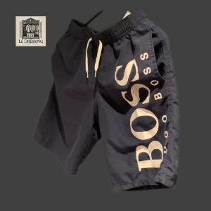 Hugo Boss badbyxor M - Storlek M, fint skick 9/10. Nypris runt 700kr