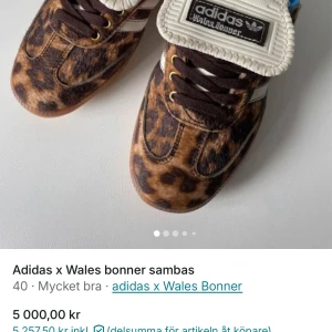 Adidas x Wales Bonner Sambas - Unika Adidas x Wales Bonner Sambas med leopardmönster och bruna detaljer. Skorna har klassisk snörning och sula med Wales Bonner-logga. Perfekt för den som vill sticka ut med stil.